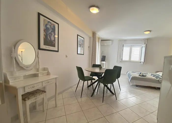 Apartments Rubic Omis- 230M From Sandy Beach
