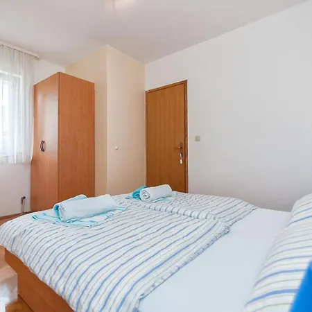 Apartments Rubic Omis- 230M From Sandy Beach Duce Exterior photo
