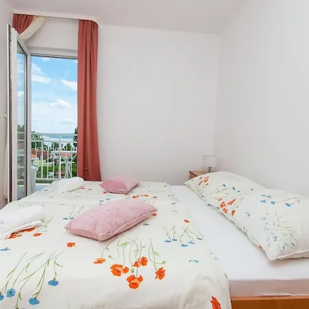 Apartments Rubic Omis- 230M From Sandy Beach Duce Exterior photo
