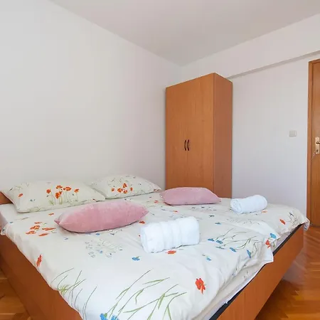 Apartments Rubic Omis- 230M From Sandy Beach Duce Exterior photo
