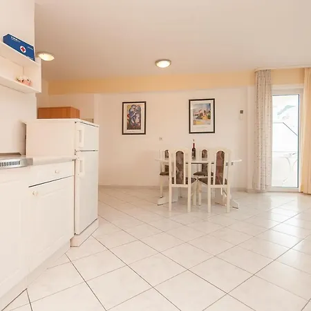 Apartments Rubic Omis- 230M From Sandy Beach Duce Exterior photo
