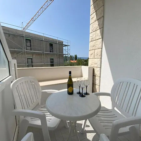 Apartments Rubic Omis- 230M From Sandy Beach Duce Exterior photo