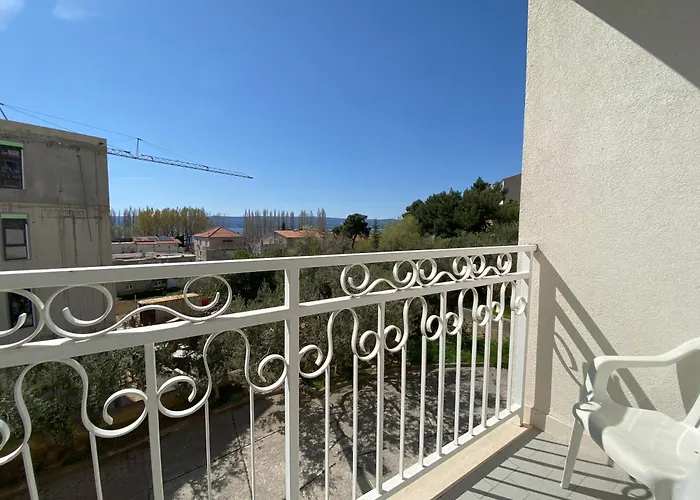 Apartments Rubic Omis- 230M From Sandy Beach