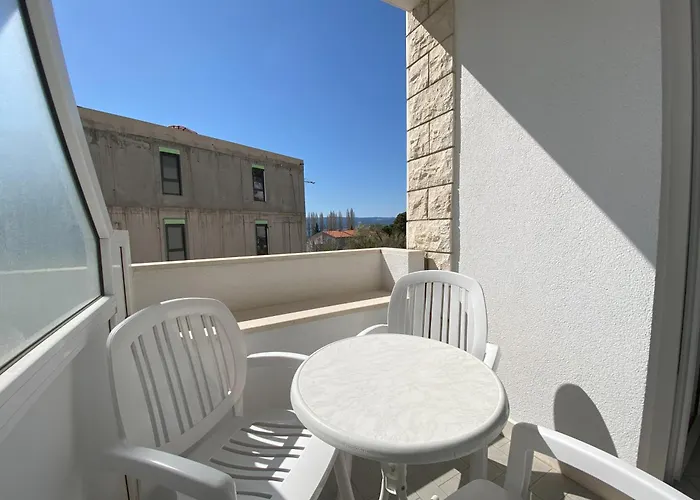 Apartments Rubic Omis- 230M From Sandy Beach