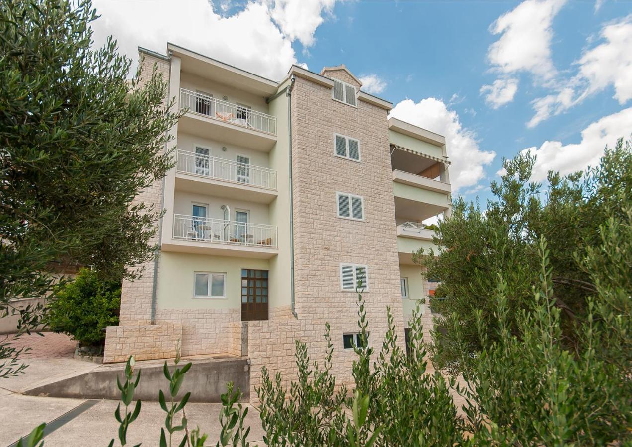 Rubic Omis- 230m From Sandy Apartment Duce