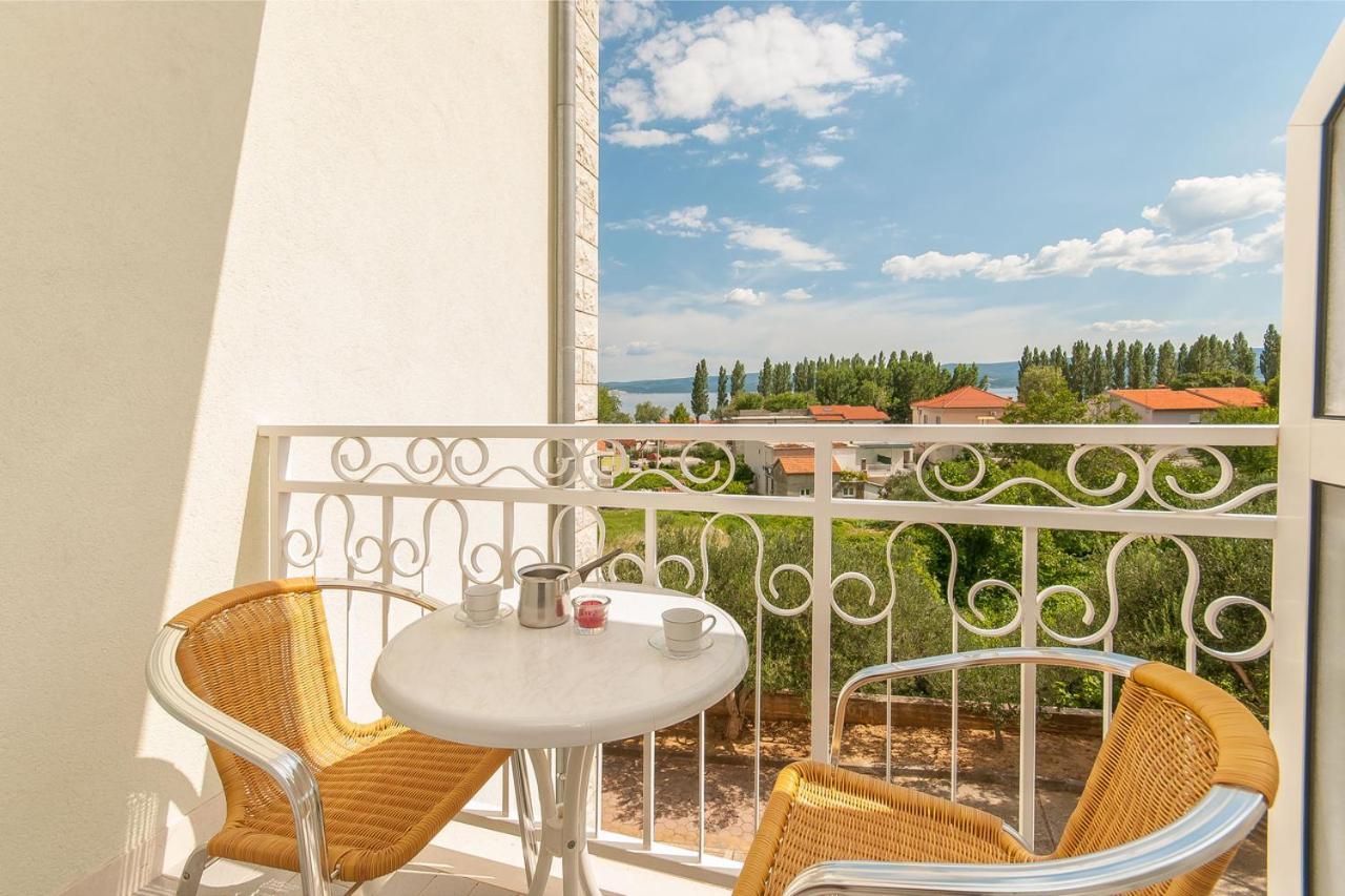 Rubic Omis- 230m From Sandy Apartment