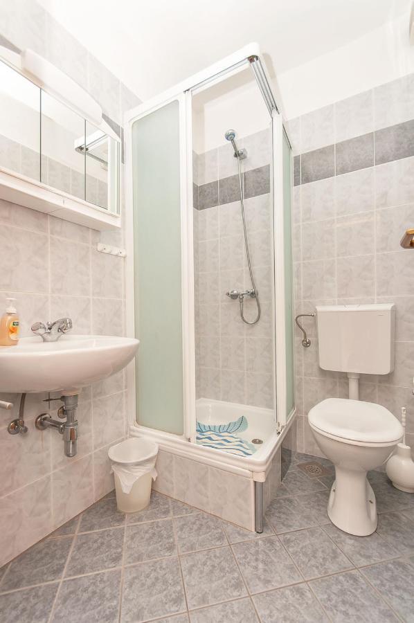 Apartment Rubic Omis- 230m From Sandy Duce