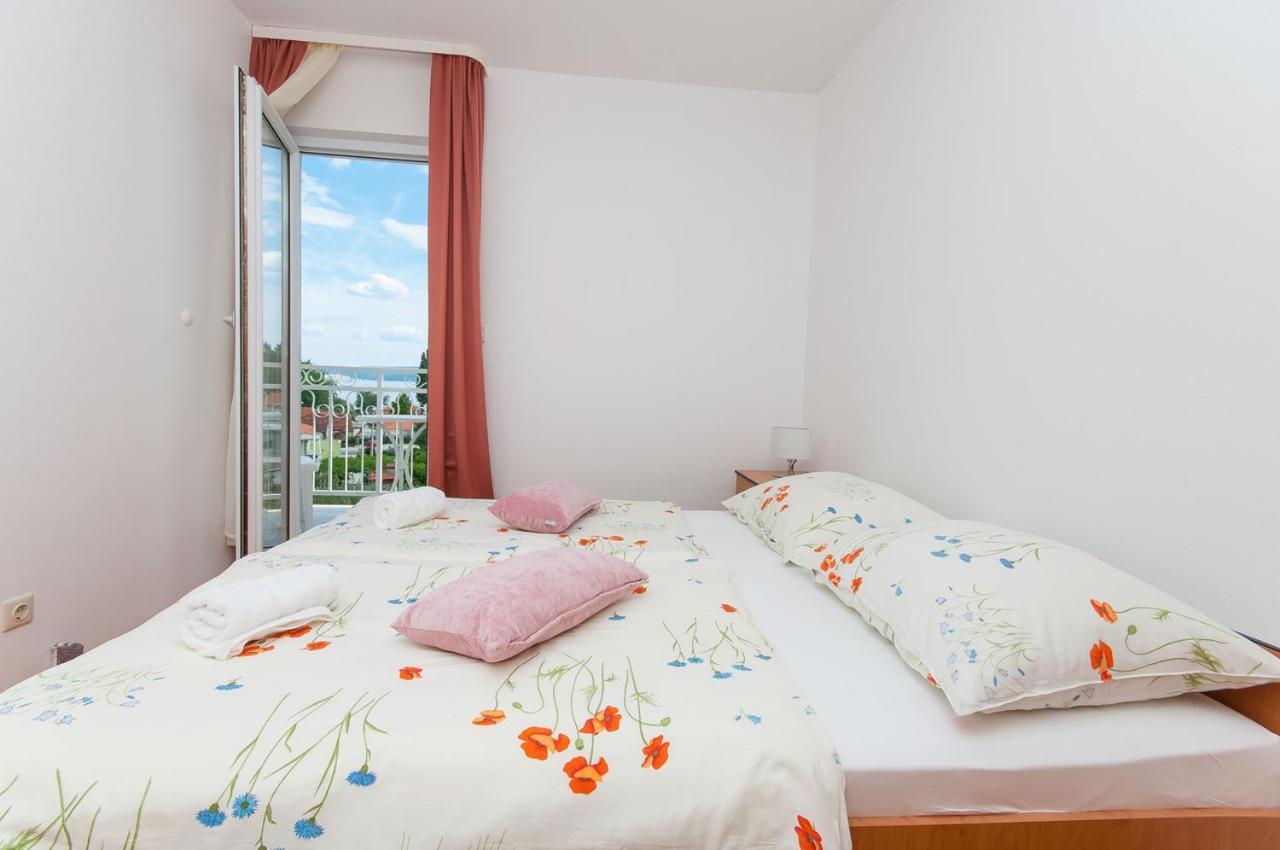Apartment Rubic Omis- 230m From Sandy