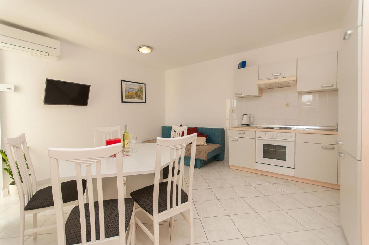 Rubic Omis- 230m From Sandy Apartment Duce
