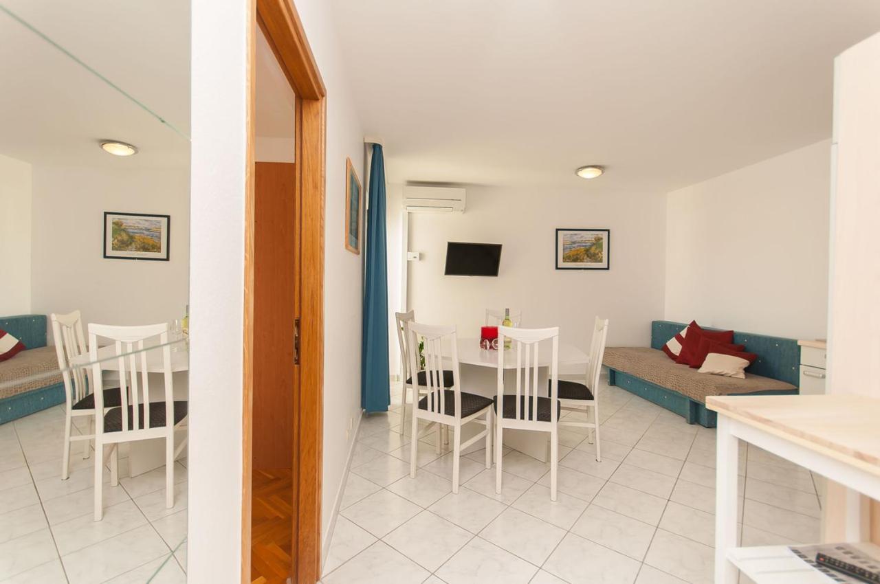 Rubic Omis- 230m From Sandy Apartment Duce