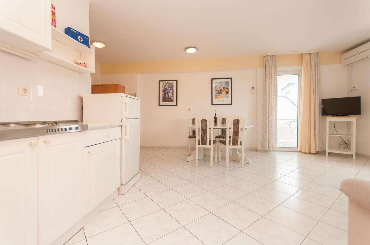 Apartment Rubic Omis- 230m From Sandy Duce